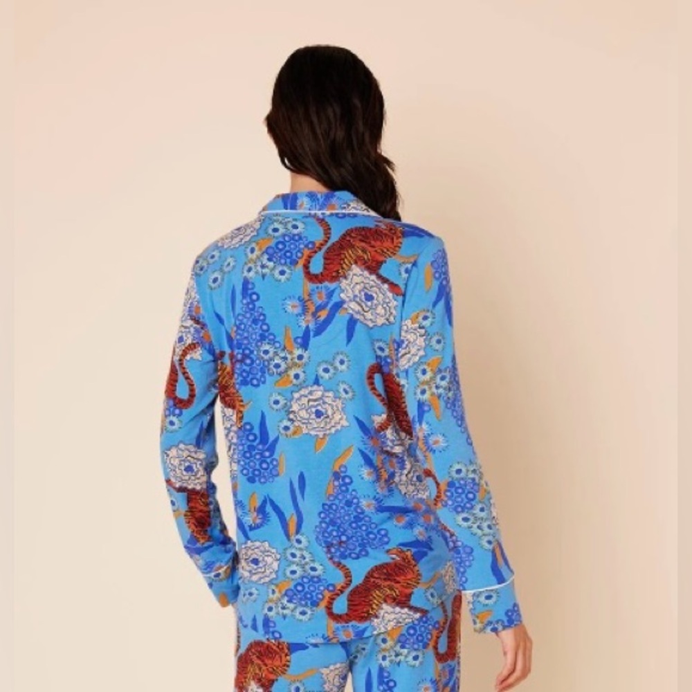 The Cat’s Pajamas Tigress Pajama Top XS Blue Tiger Print Luxury Sleepwear - Picture 3 of 4